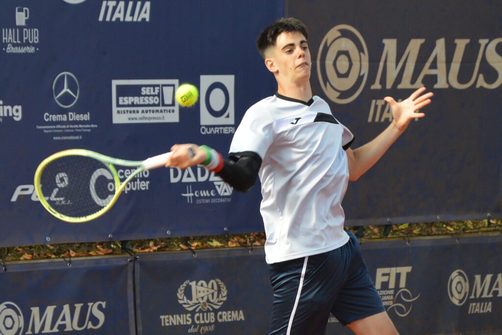 Giovanni Enrico Boi, 16 anni da Pavia, ha eliminato dal "Città di Crema" il n.2 del seeding Maksymilian Kwiatkowski