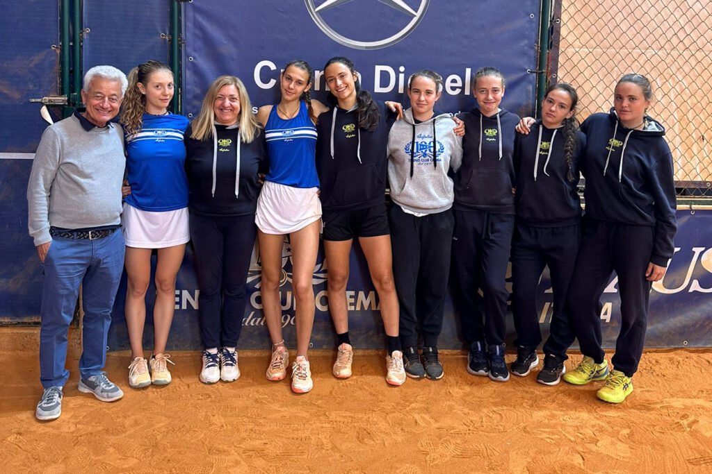 La formazione femminile di Serie C del Tennis Club Crema, promossa in B2