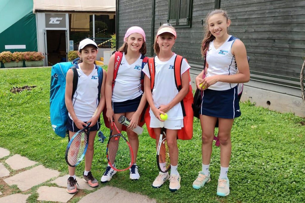 Le campionesse regionali under 12 del Tennis Club Lecco: saranno in campo a Brescia a caccia di un posto alla Final Eight nazionale