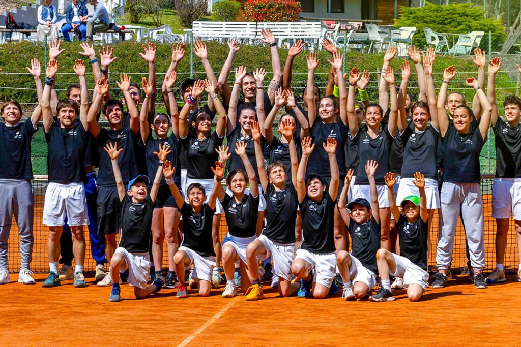 Alcuni dei giovani della nuova Milanino Academy, inaugurata a ottobre al Milanino Sporting Club di Villanuova sul Clisi