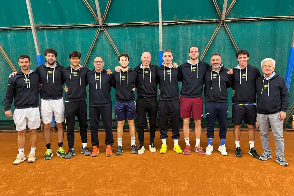 La formazione di Serie A1 del Tennis Club Crema, sconfitta per 4-2 nella trasferta al Tc Sinalunga