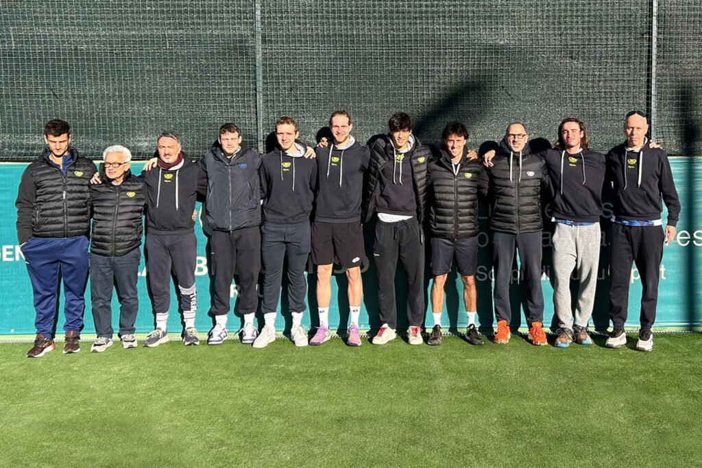 La formazione di Serie A1 del Tennis Club Crema, che ha conquistato la finale scudetto. Da sinistra: Riccardo Bonadio, Stefano Agostino (presidente), Armando Zanotti (capitano), Lorenzo Bresciani, Francesco Longhino, Samuel Vincent Ruggeri, Leonardo Cattaneo, Andrea Arnaboldi, Alessandro Cè (preparatore atletico), Nicholas David Ionel e Fabio Delfini (vice capitano)