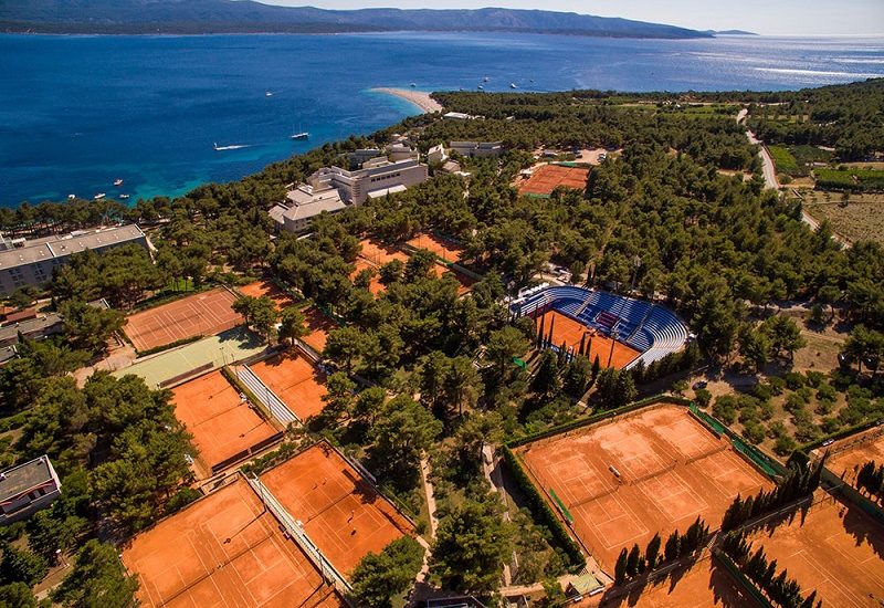L'impianto a due passi dal mare che ospita il torneo. Sullo sfondo il Corno d'Oro, fra le spiagge più famose dell'Adriatico